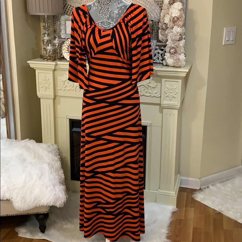 👗 Long Maxi Dress 👗 (color) Orange & Black